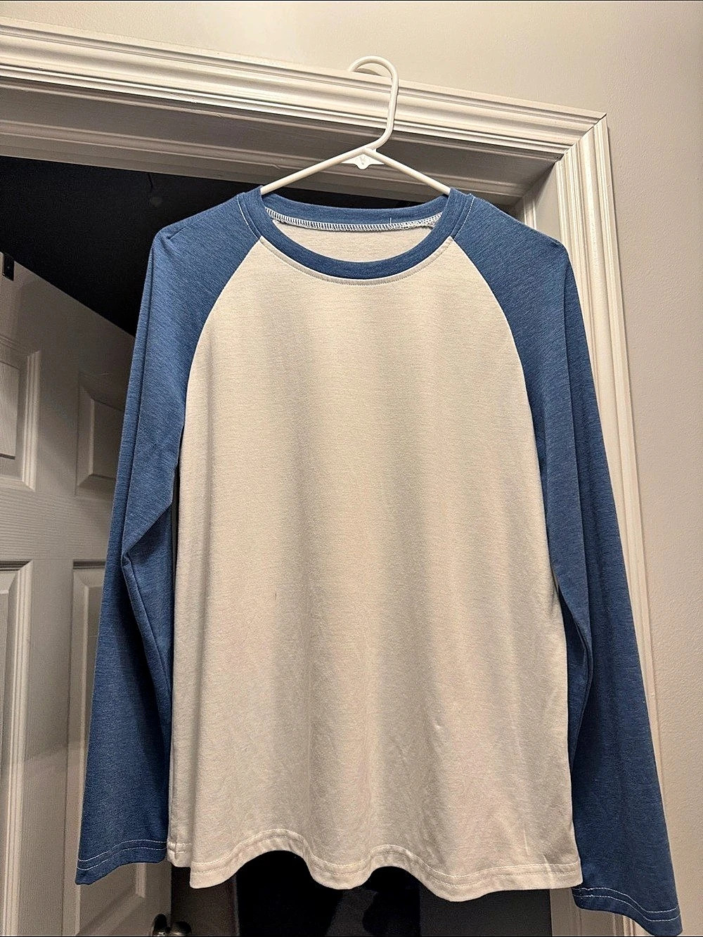 Color Block Raglan Long Sleeve Tee